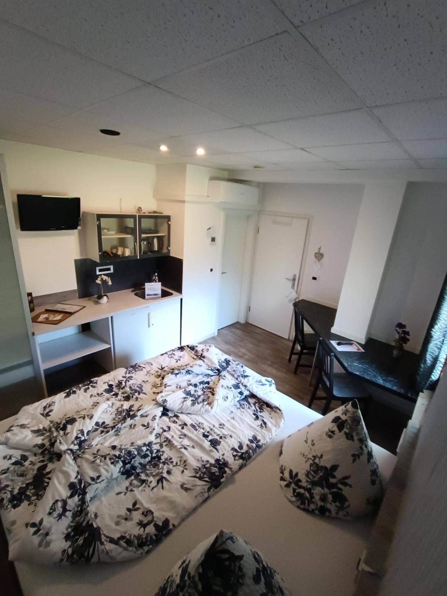 Boardinghouse Sinsheim Zentral Am Burgplatz Hostel Екстериор снимка