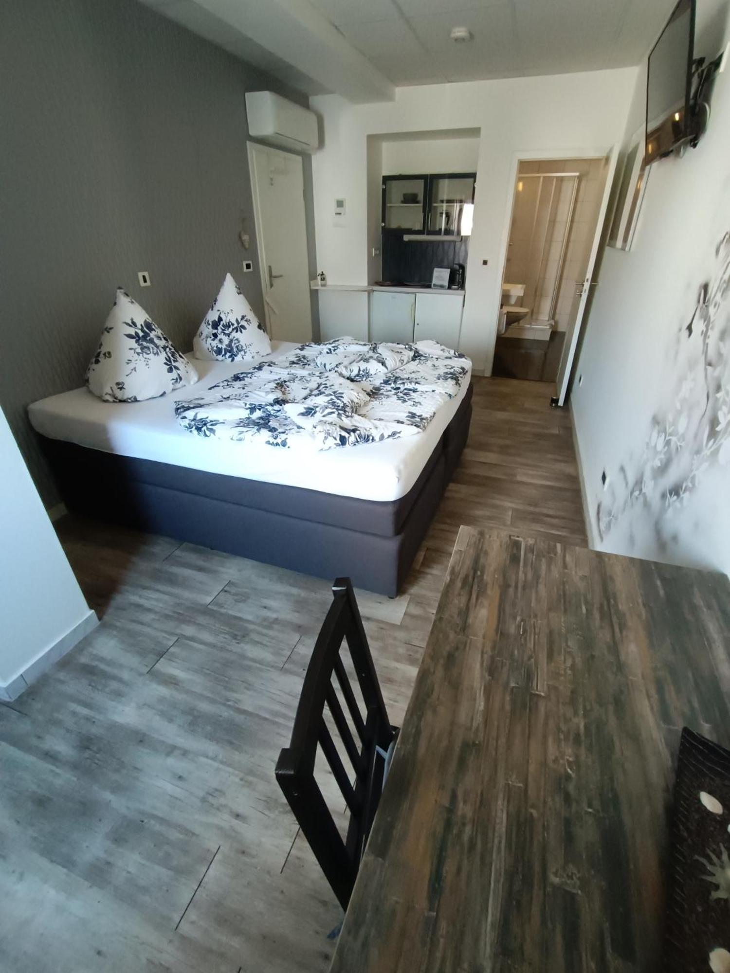 Boardinghouse Sinsheim Zentral Am Burgplatz Hostel Екстериор снимка
