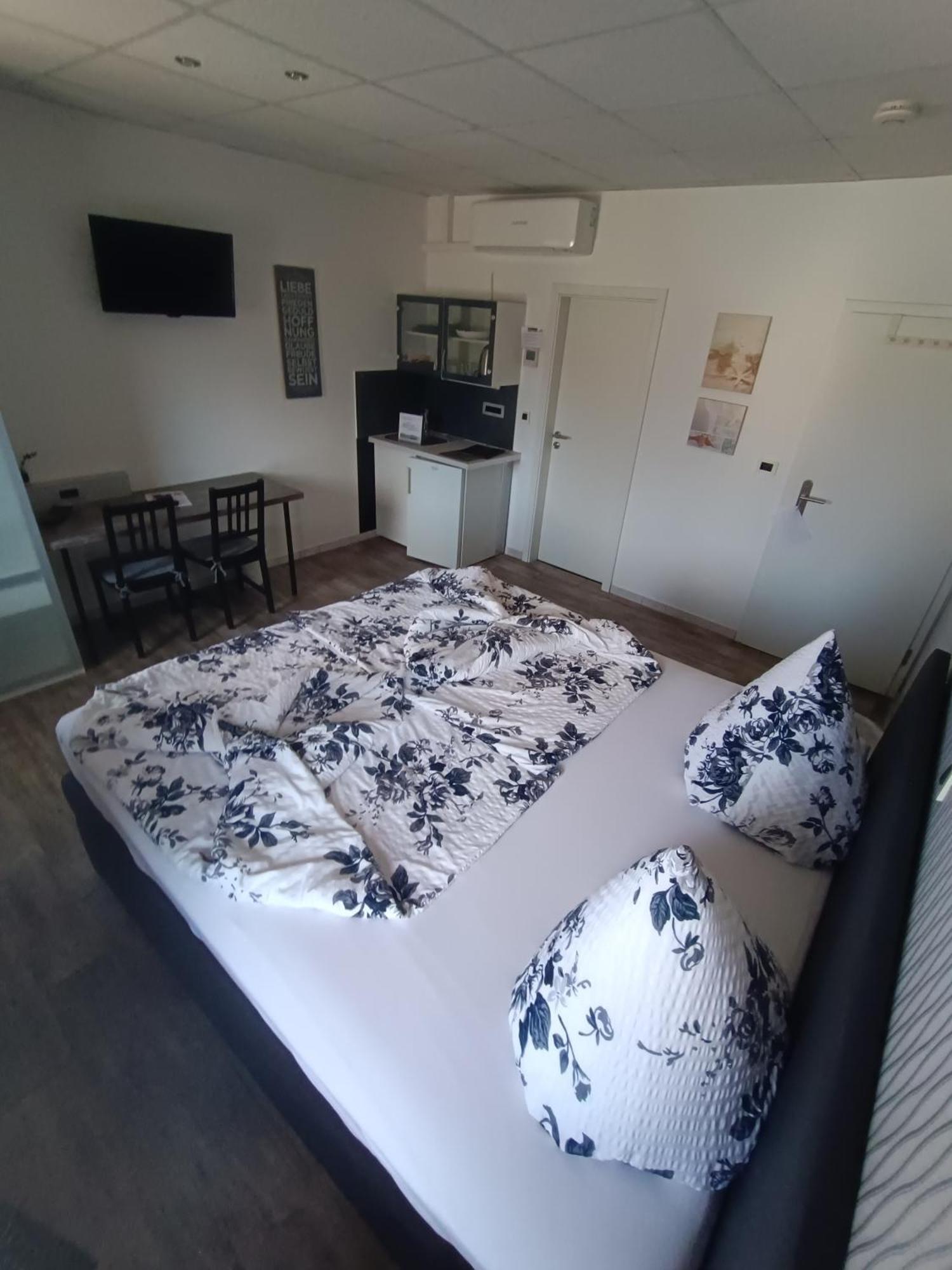 Boardinghouse Sinsheim Zentral Am Burgplatz Hostel Екстериор снимка