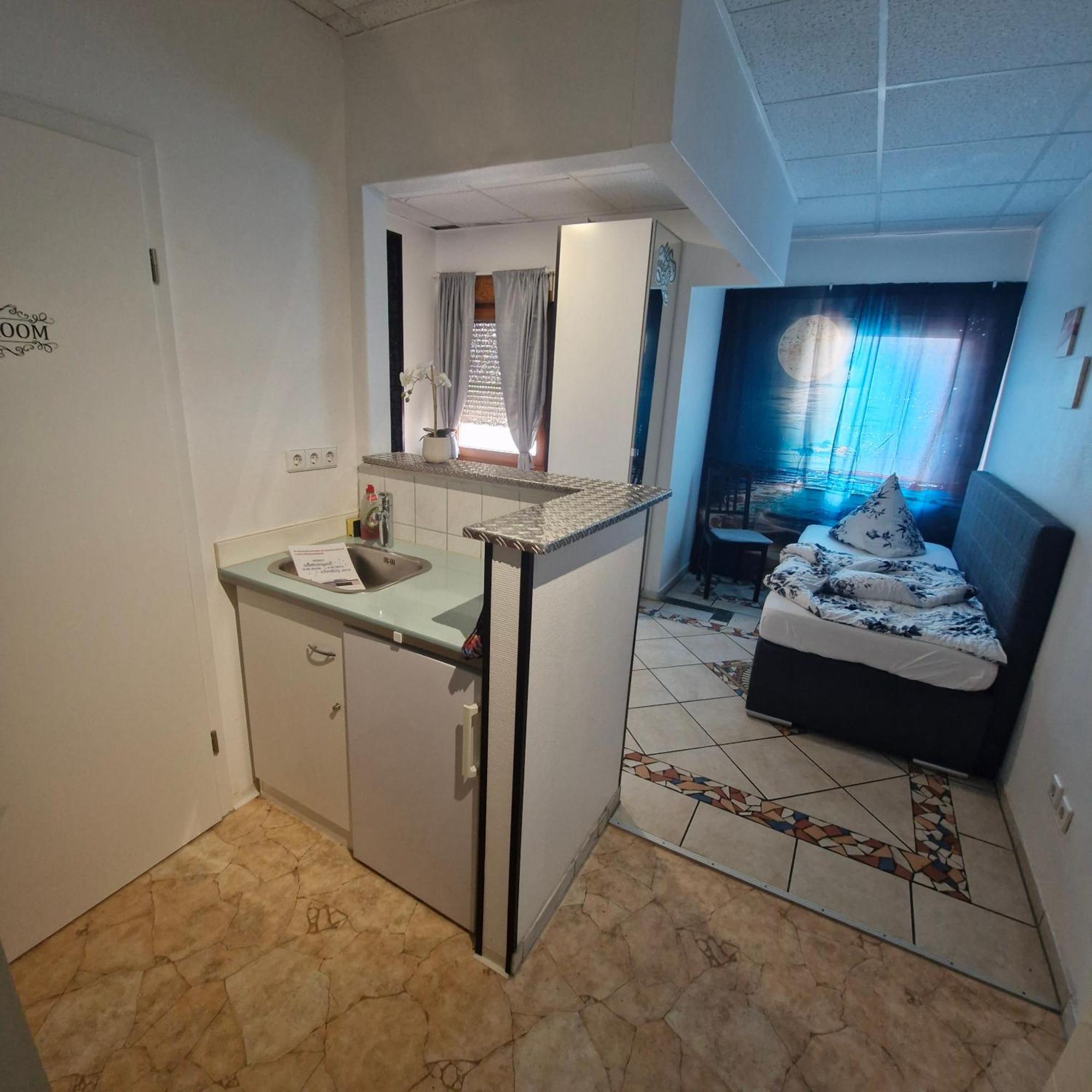 Boardinghouse Sinsheim Zentral Am Burgplatz Hostel Екстериор снимка