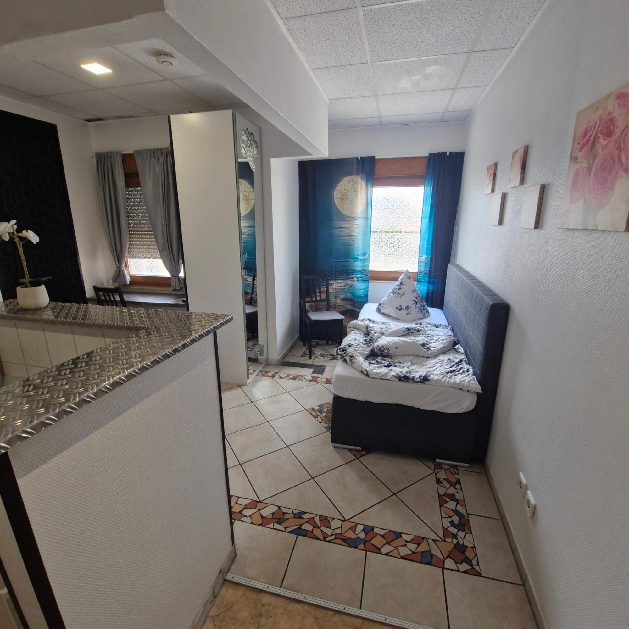 Boardinghouse Sinsheim Zentral Am Burgplatz Hostel Екстериор снимка