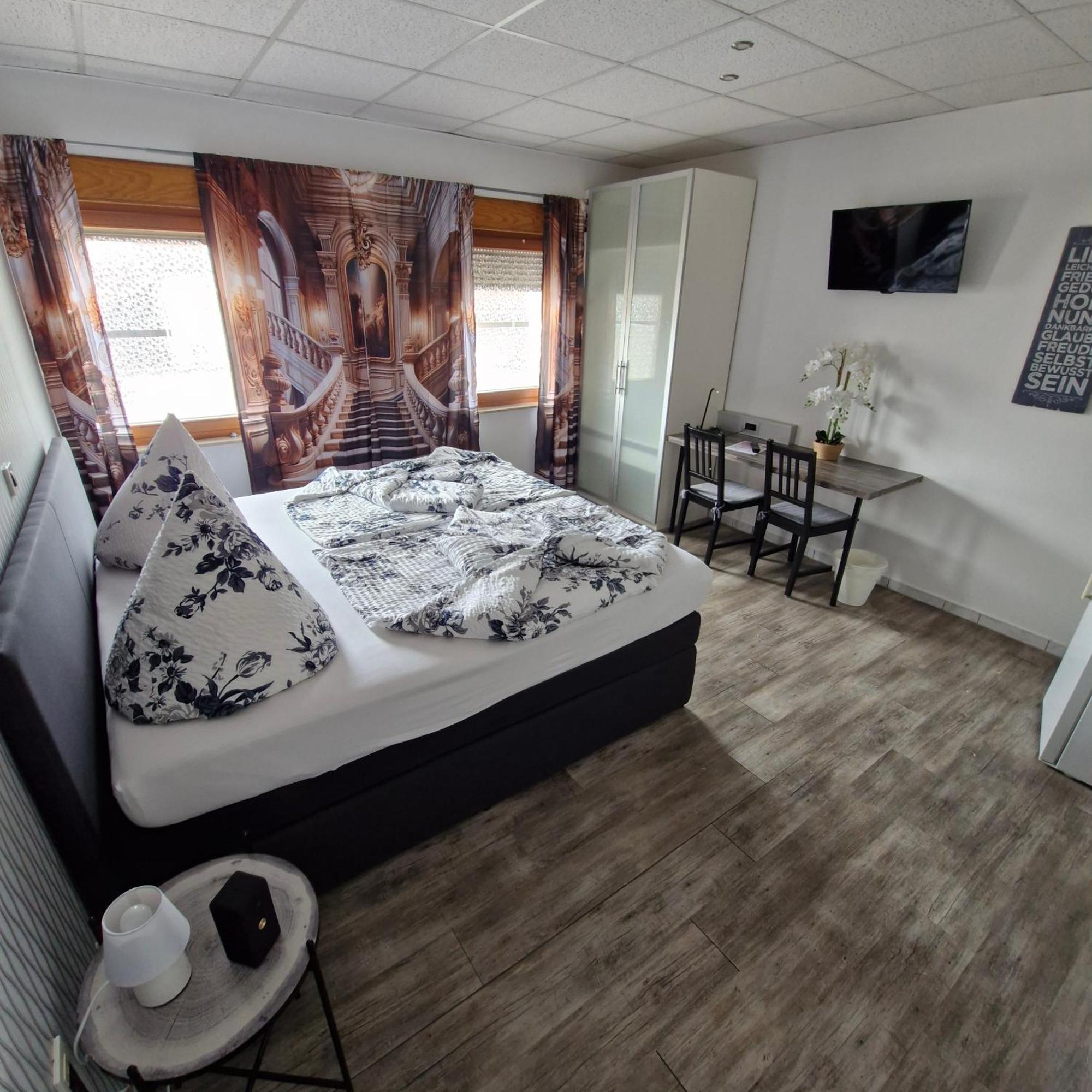 Boardinghouse Sinsheim Zentral Am Burgplatz Hostel Екстериор снимка