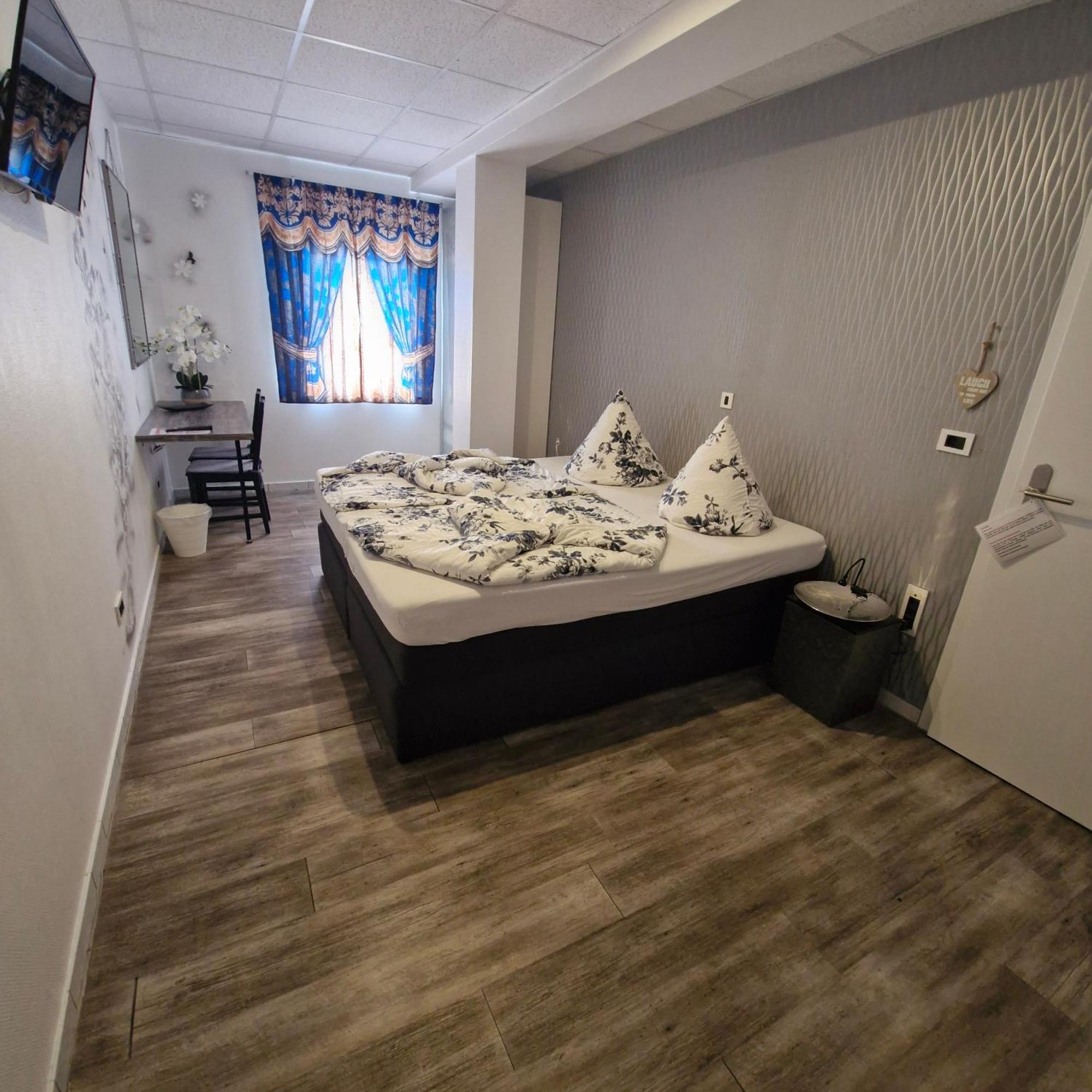 Boardinghouse Sinsheim Zentral Am Burgplatz Hostel Екстериор снимка