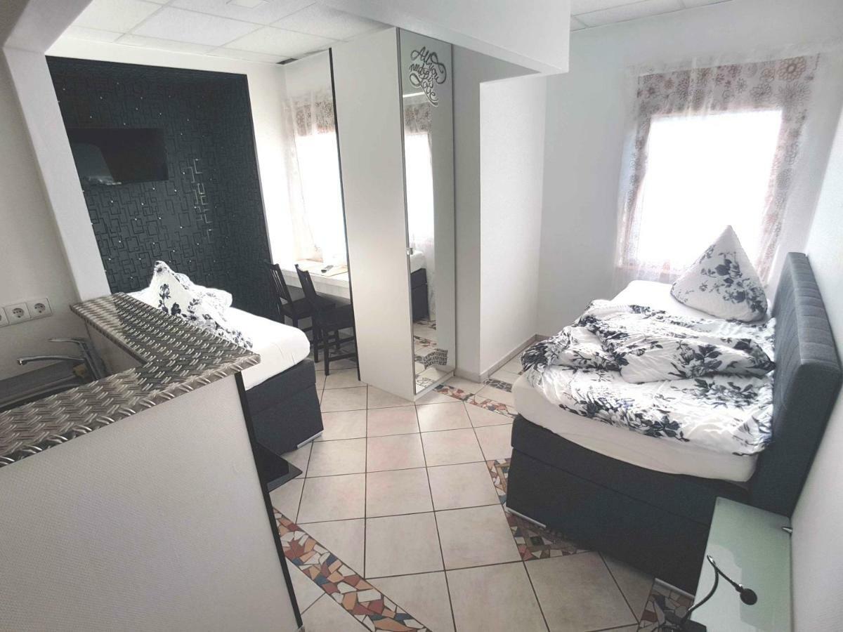 Boardinghouse Sinsheim Zentral Am Burgplatz Hostel Екстериор снимка